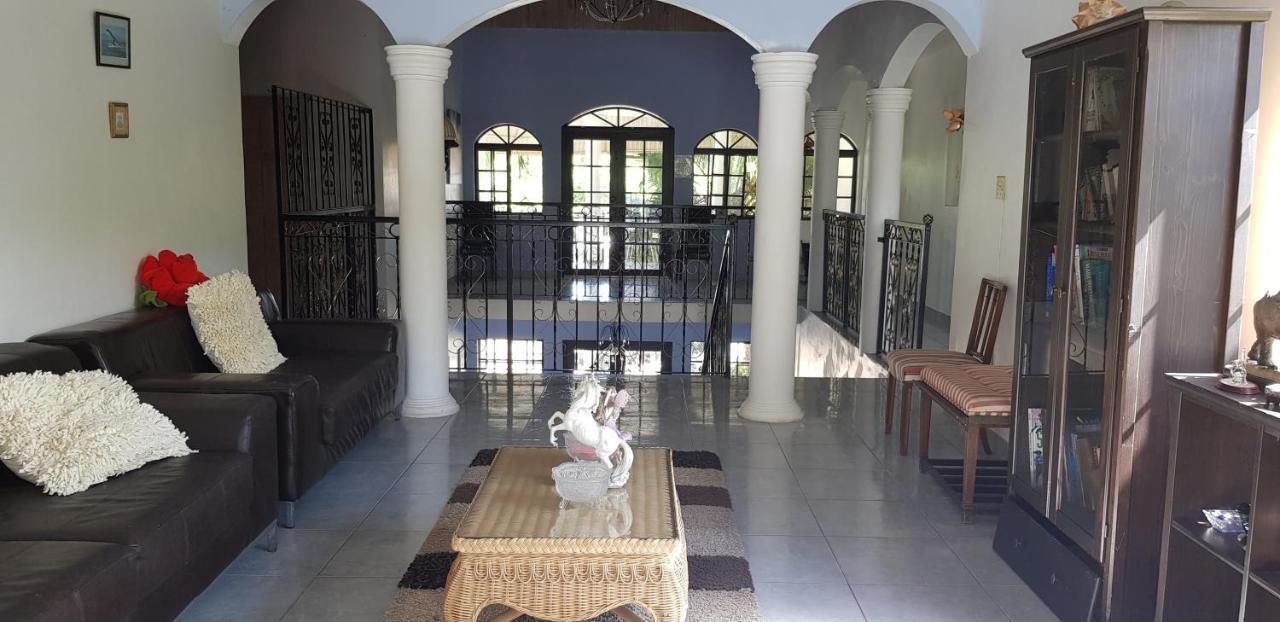 Little Savoy Guest House New Runaway Bay Exterior foto