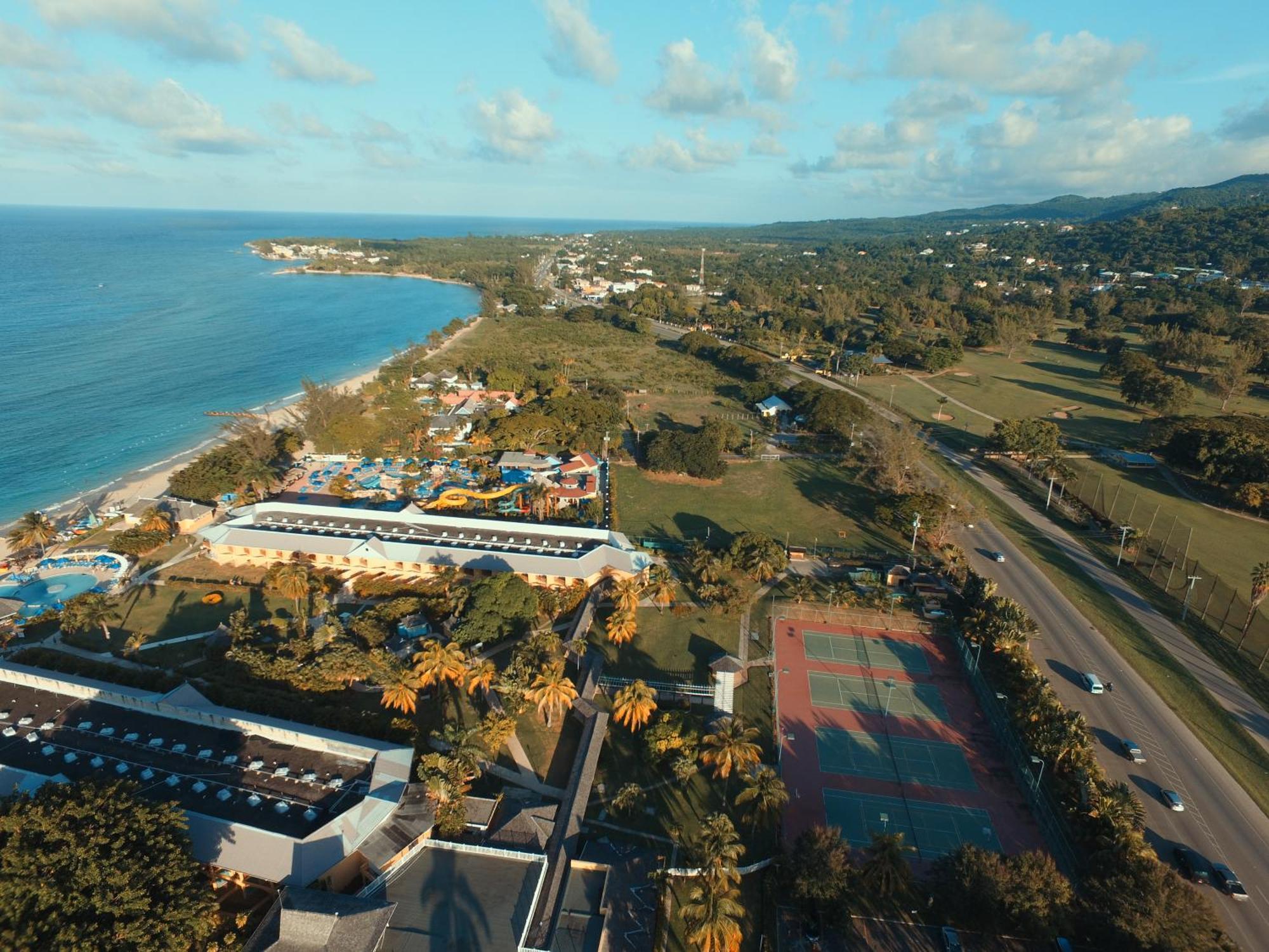 Little Savoy Guest House New Runaway Bay Exterior foto