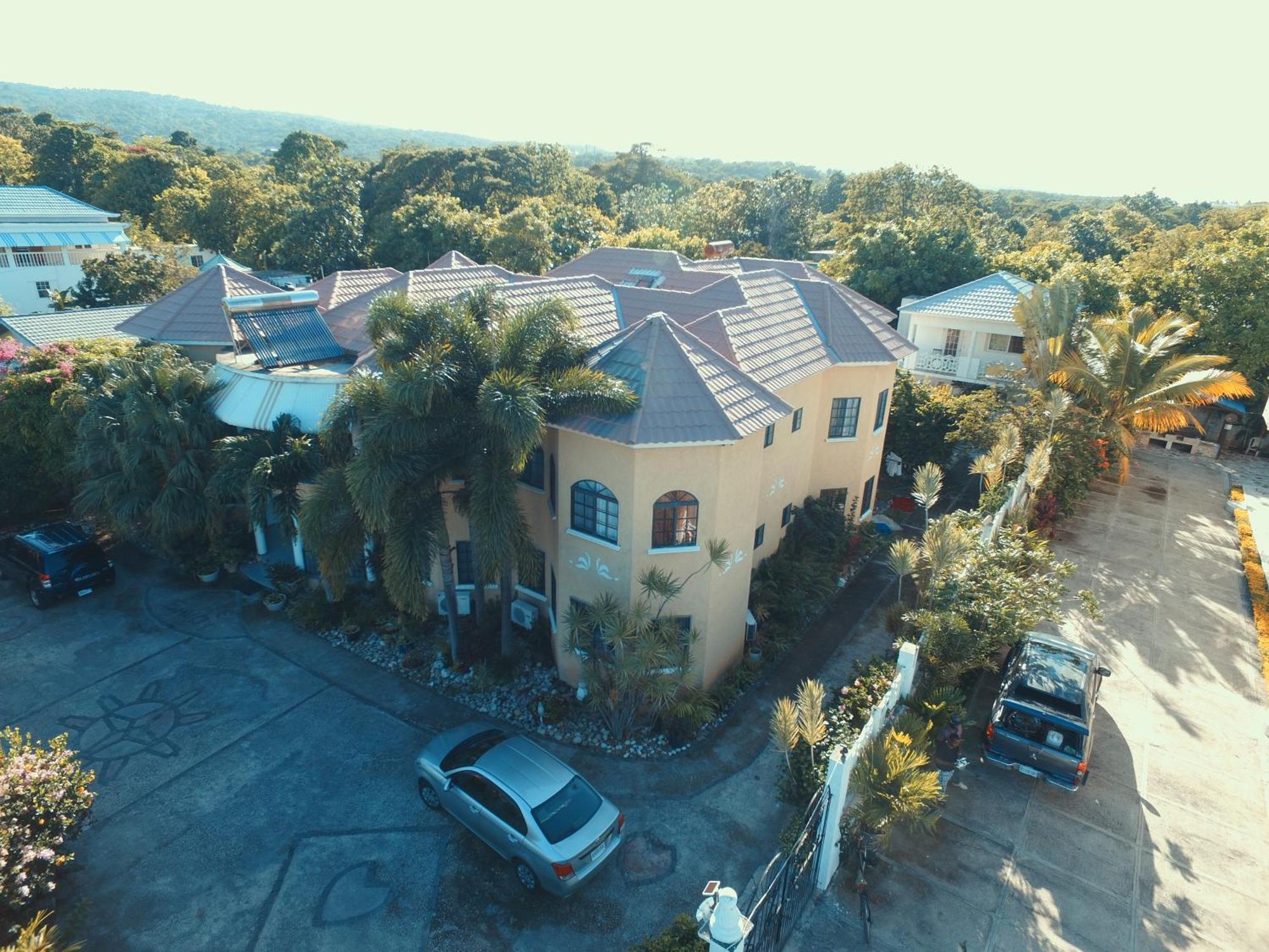 Little Savoy Guest House New Runaway Bay Exterior foto