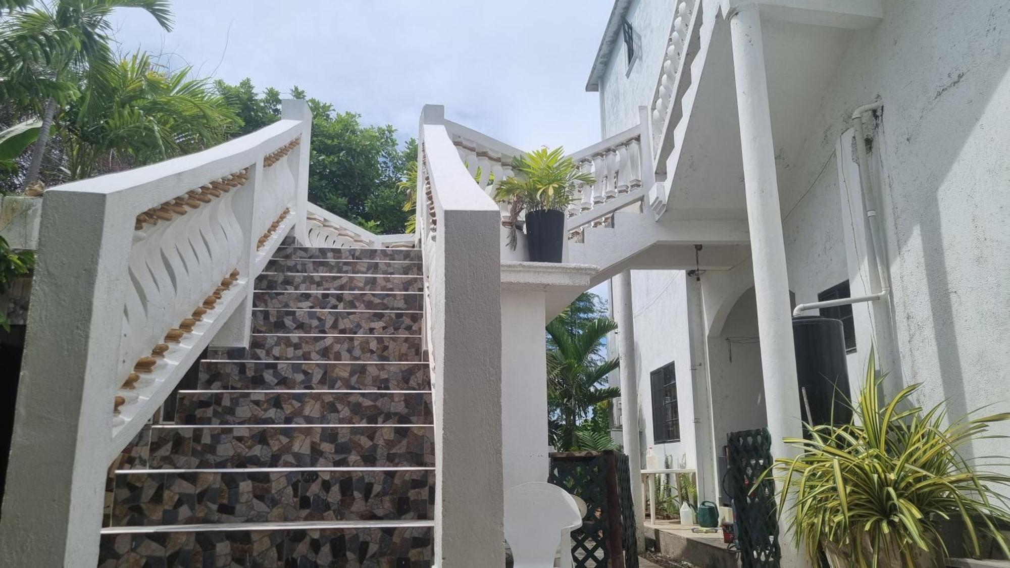Little Savoy Guest House New Runaway Bay Exterior foto