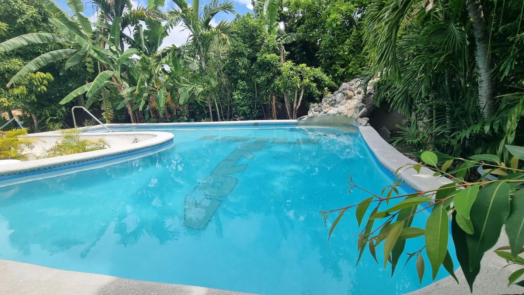 Little Savoy Guest House New Runaway Bay Exterior foto