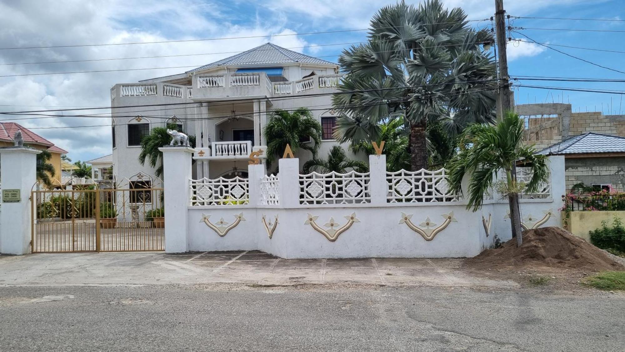 Little Savoy Guest House New Runaway Bay Exterior foto