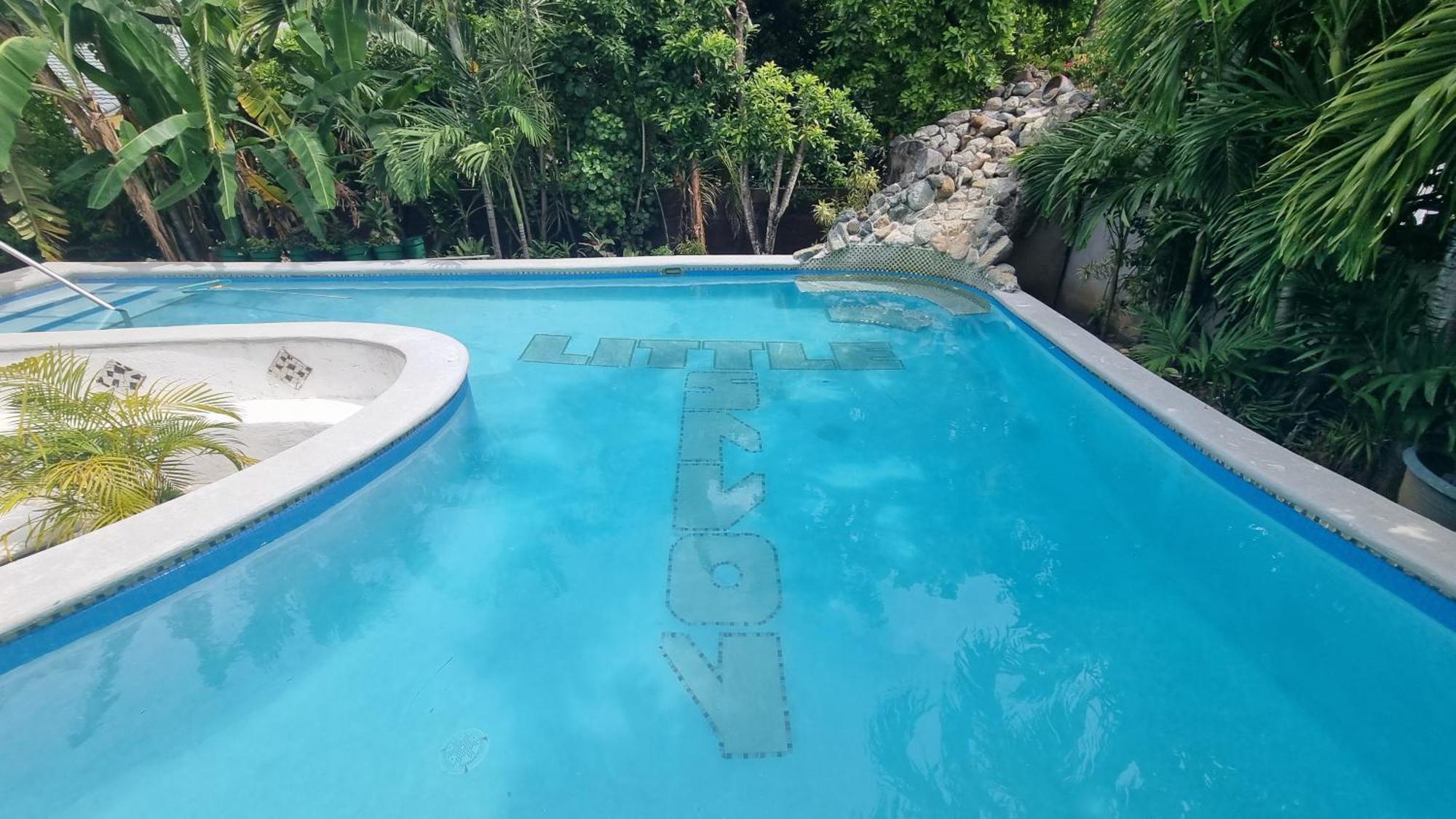 Little Savoy Guest House New Runaway Bay Exterior foto
