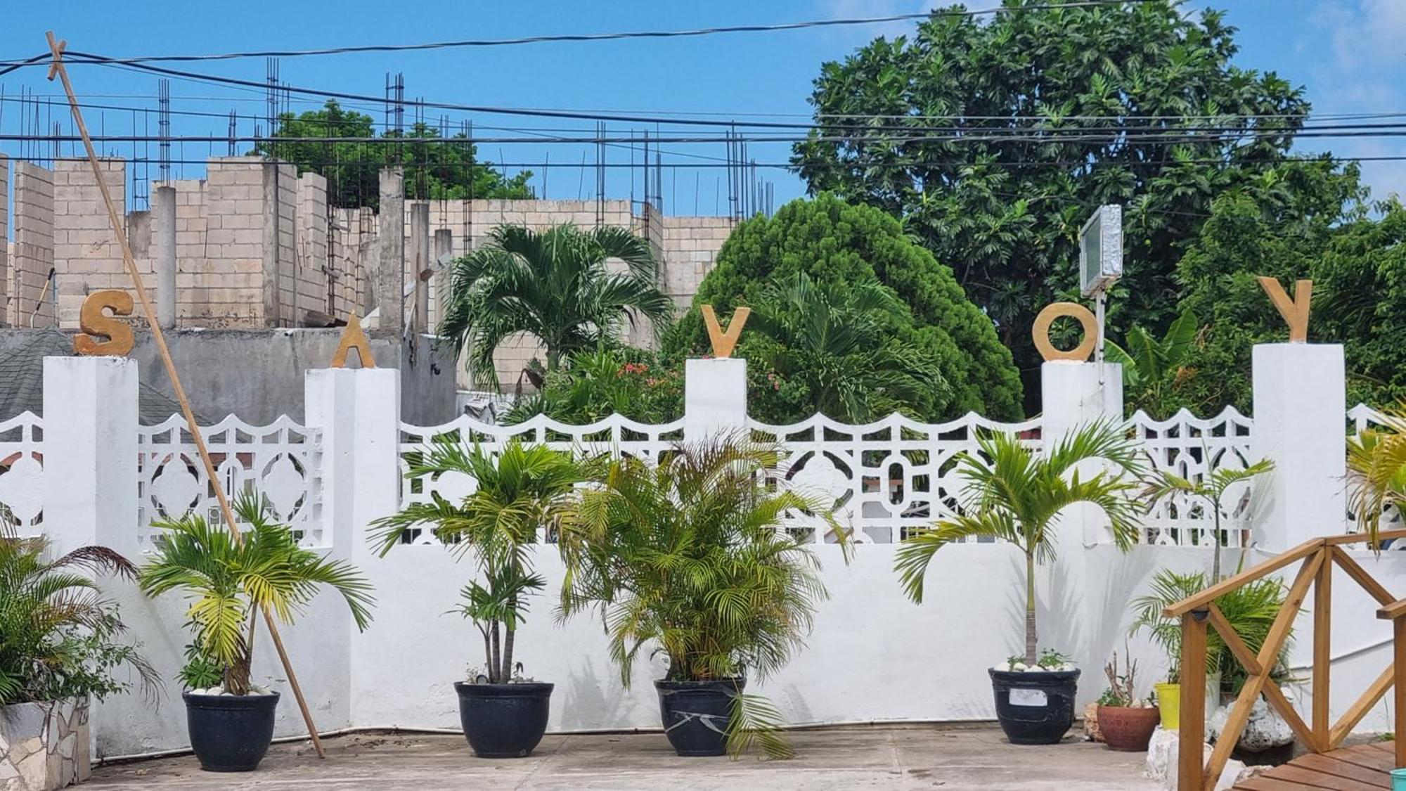 Little Savoy Guest House New Runaway Bay Exterior foto